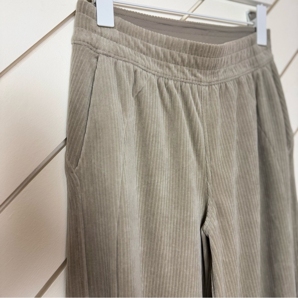 Lululemon | Mid-Rise Wide-Leg Pant Velvet Cord | Warm Ash Gray | Size 4 - Picture 6 of 13
